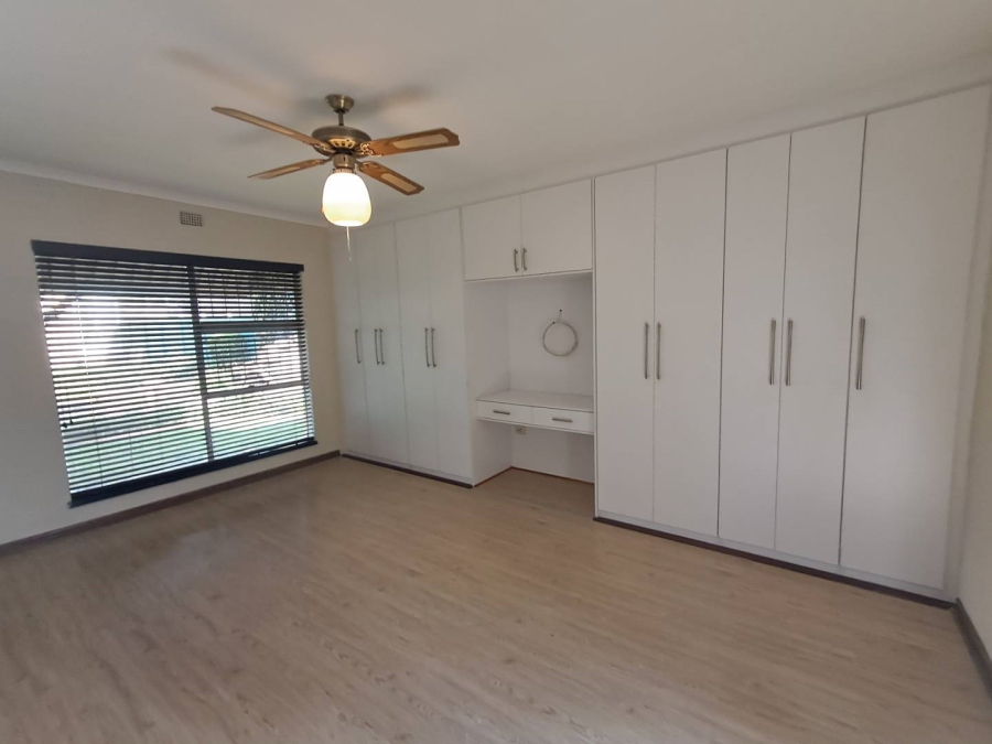 6 Bedroom Property for Sale in Kibler Park Gauteng