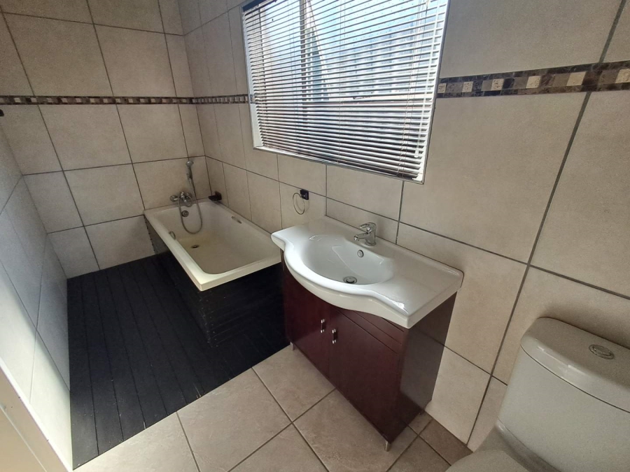 6 Bedroom Property for Sale in Kibler Park Gauteng