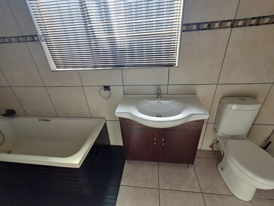 6 Bedroom Property for Sale in Kibler Park Gauteng