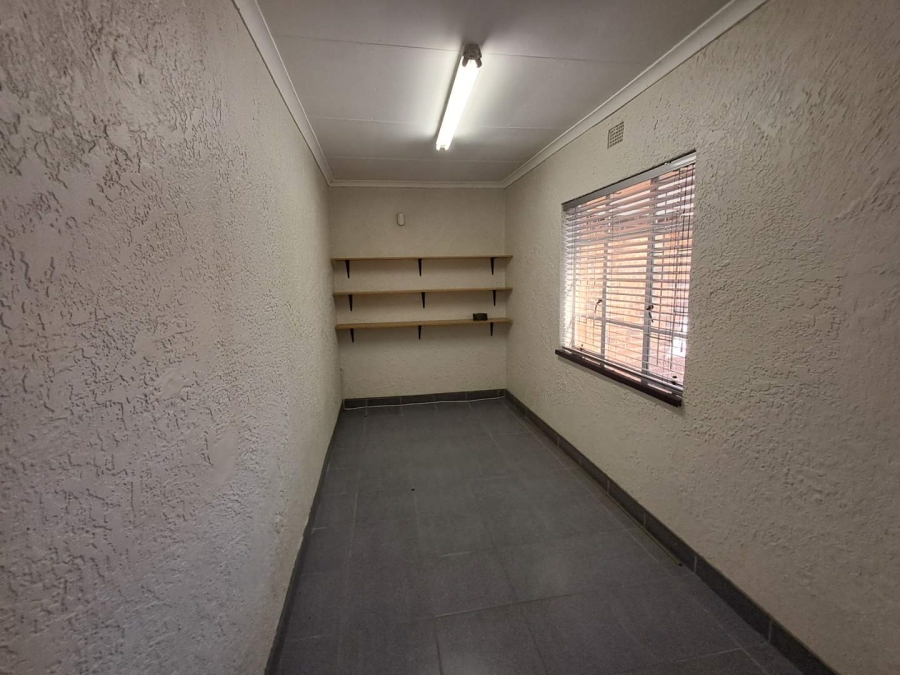 6 Bedroom Property for Sale in Kibler Park Gauteng