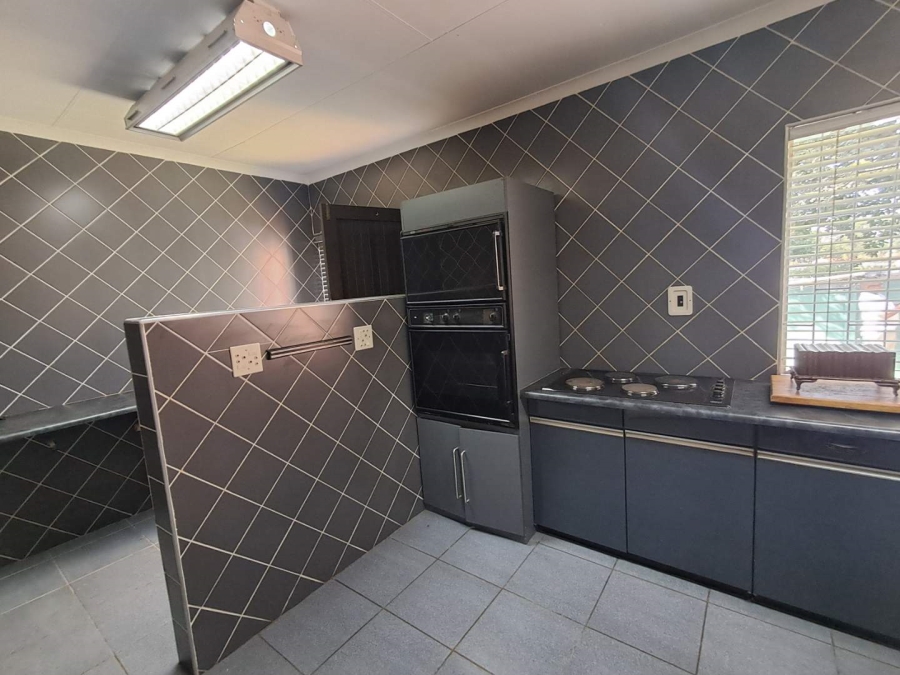 6 Bedroom Property for Sale in Kibler Park Gauteng