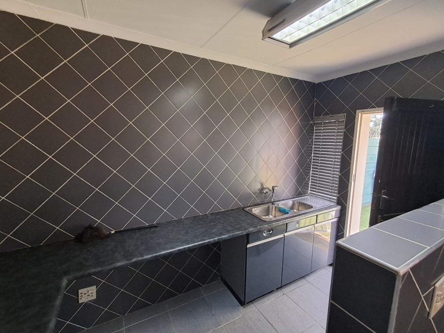 6 Bedroom Property for Sale in Kibler Park Gauteng