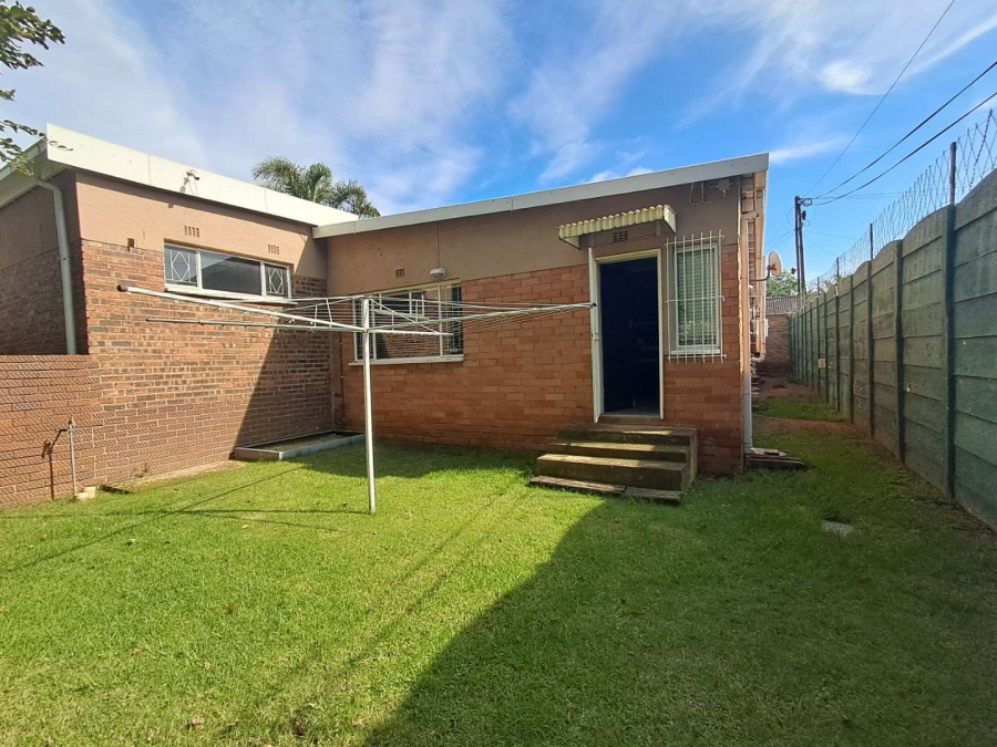 6 Bedroom Property for Sale in Kibler Park Gauteng