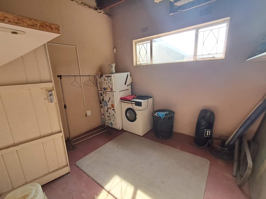 6 Bedroom Property for Sale in Kibler Park Gauteng