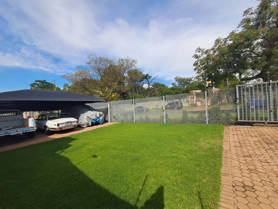 6 Bedroom Property for Sale in Kibler Park Gauteng