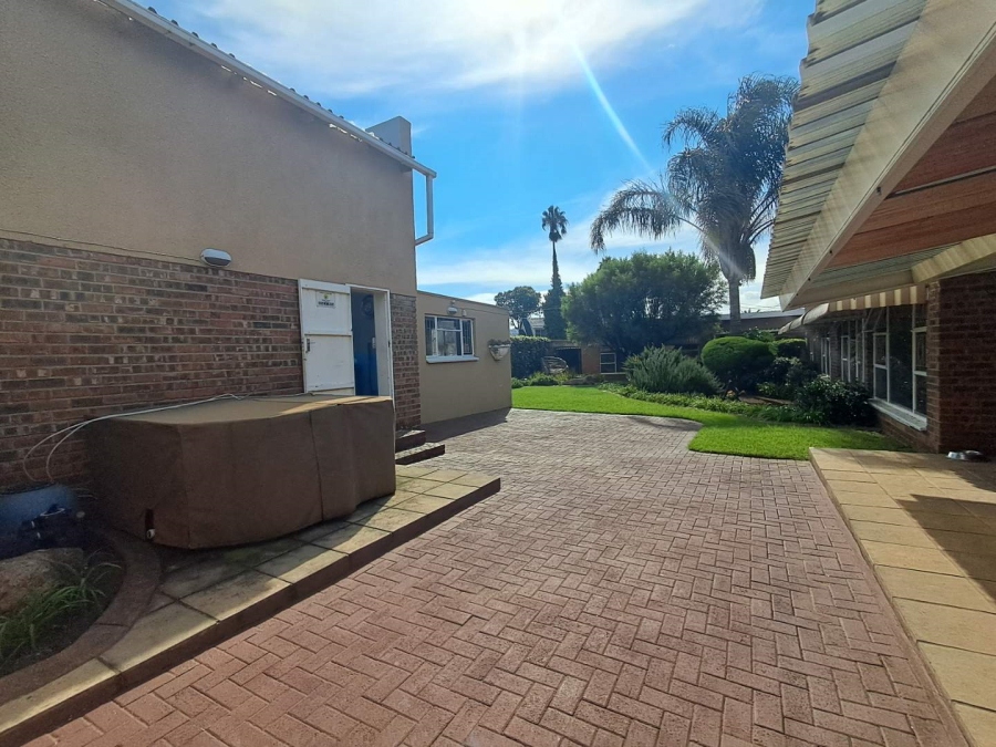 6 Bedroom Property for Sale in Kibler Park Gauteng