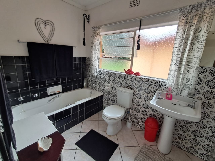 3 Bedroom Property for Sale in Brackenhurst Gauteng