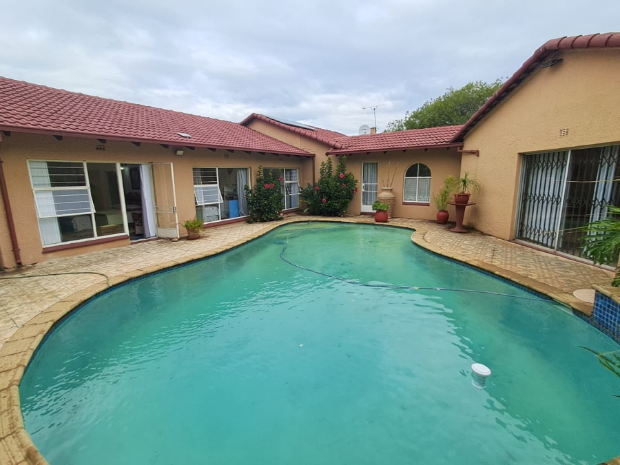 3 Bedroom Property for Sale in Brackenhurst Gauteng