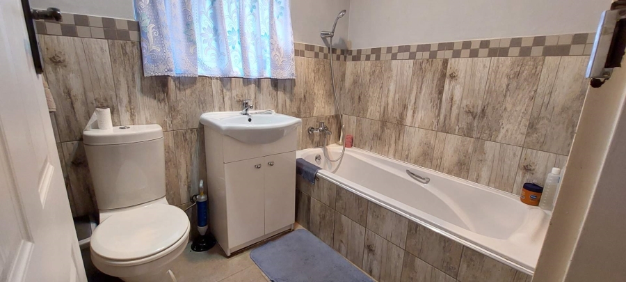 3 Bedroom Property for Sale in Brackenhurst Gauteng