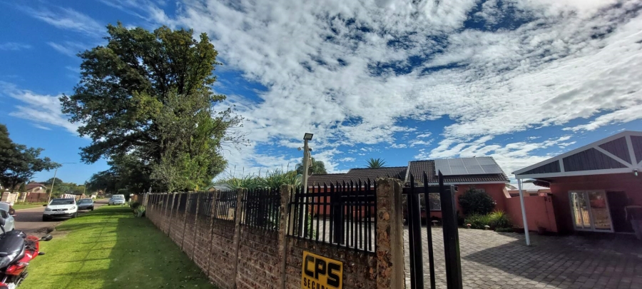3 Bedroom Property for Sale in Brackenhurst Gauteng