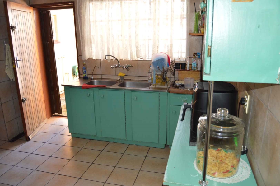 3 Bedroom Property for Sale in Brackendowns Gauteng