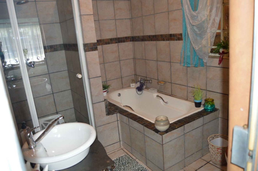 3 Bedroom Property for Sale in Brackendowns Gauteng