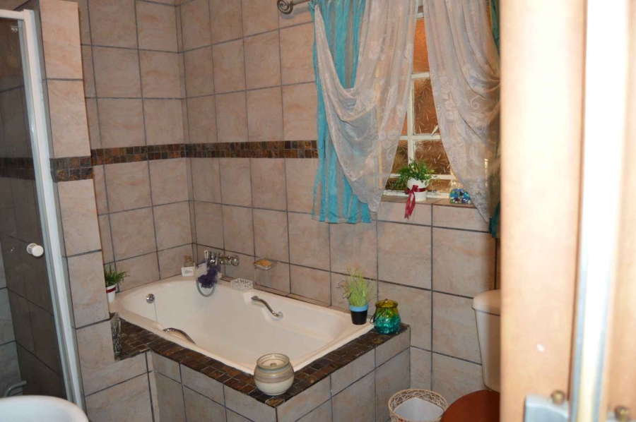 3 Bedroom Property for Sale in Brackendowns Gauteng