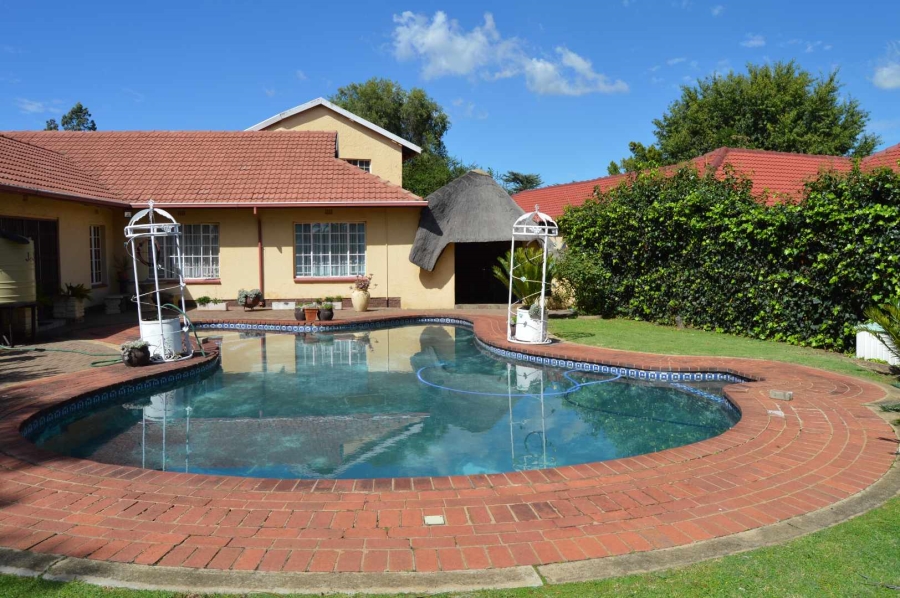 3 Bedroom Property for Sale in Brackendowns Gauteng