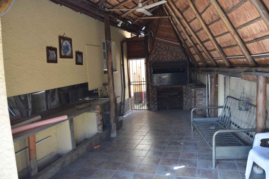 3 Bedroom Property for Sale in Brackendowns Gauteng