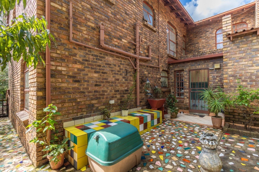 5 Bedroom Property for Sale in Radiokop Gauteng