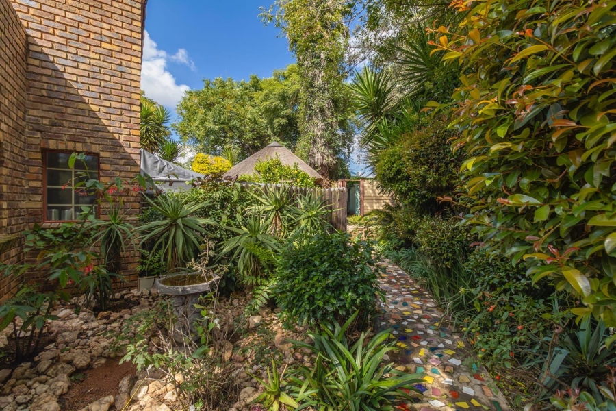 5 Bedroom Property for Sale in Radiokop Gauteng