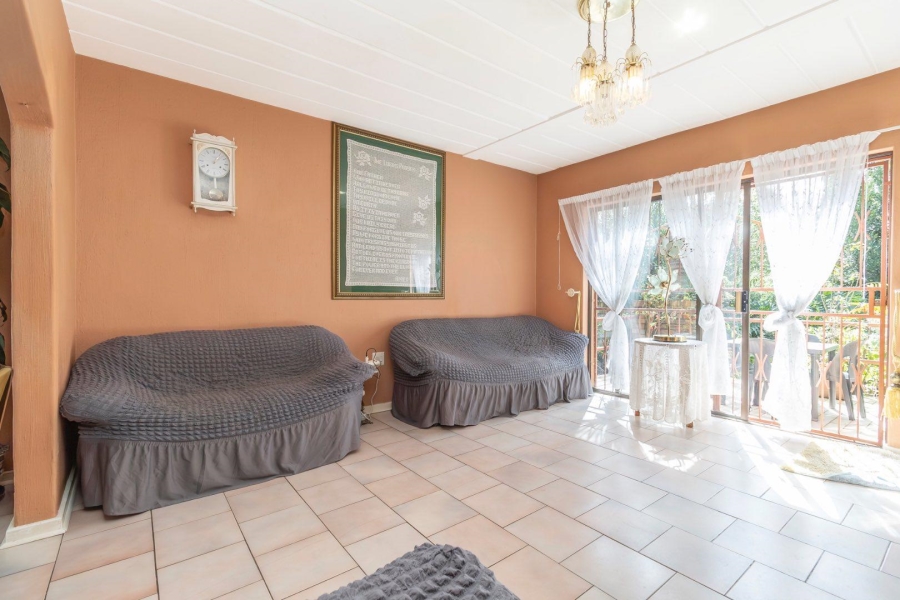 5 Bedroom Property for Sale in Radiokop Gauteng