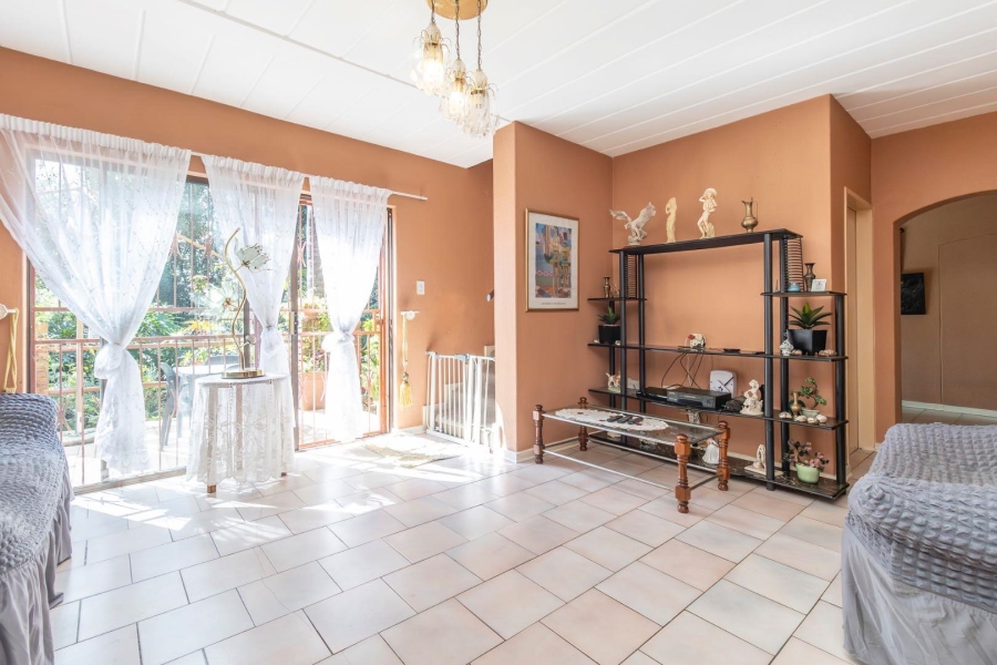 5 Bedroom Property for Sale in Radiokop Gauteng