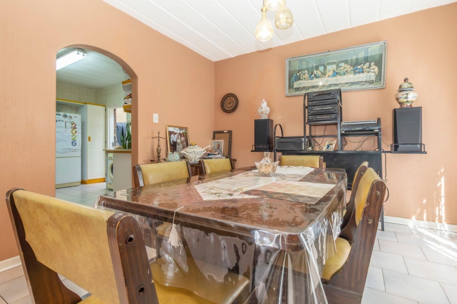 5 Bedroom Property for Sale in Radiokop Gauteng