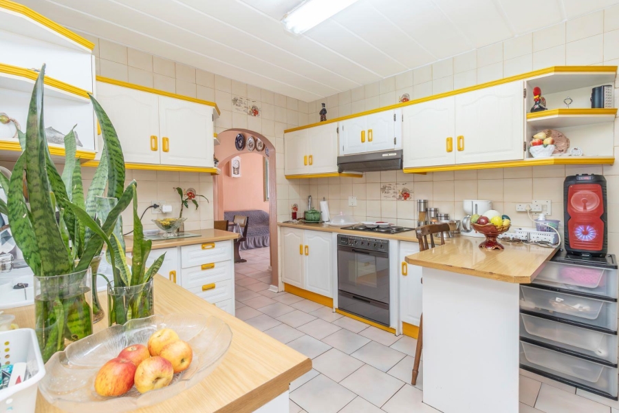 5 Bedroom Property for Sale in Radiokop Gauteng