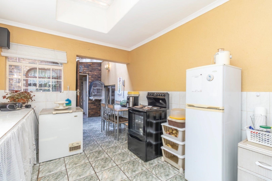 5 Bedroom Property for Sale in Radiokop Gauteng