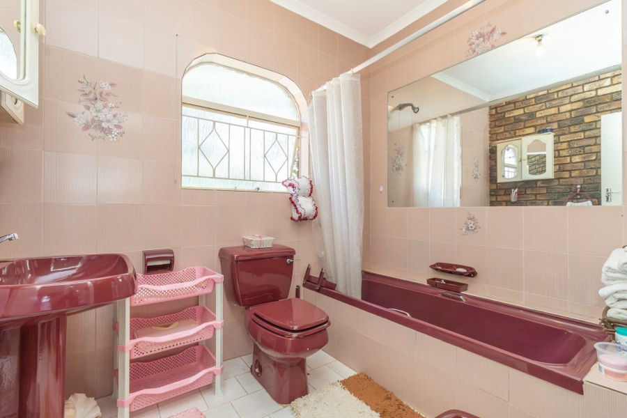 5 Bedroom Property for Sale in Radiokop Gauteng