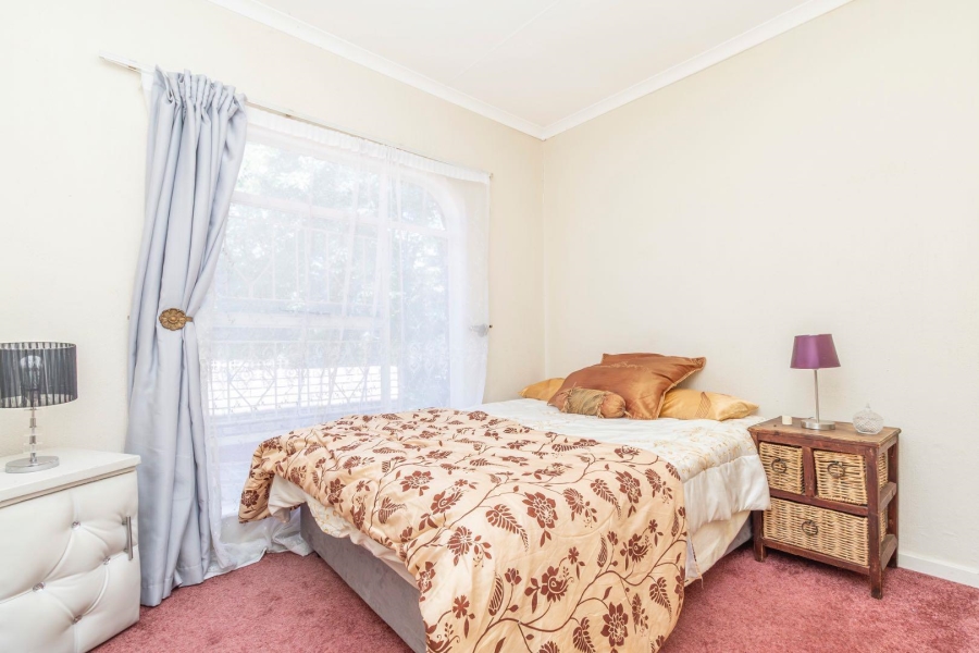 5 Bedroom Property for Sale in Radiokop Gauteng