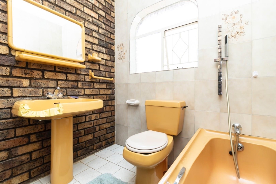 5 Bedroom Property for Sale in Radiokop Gauteng