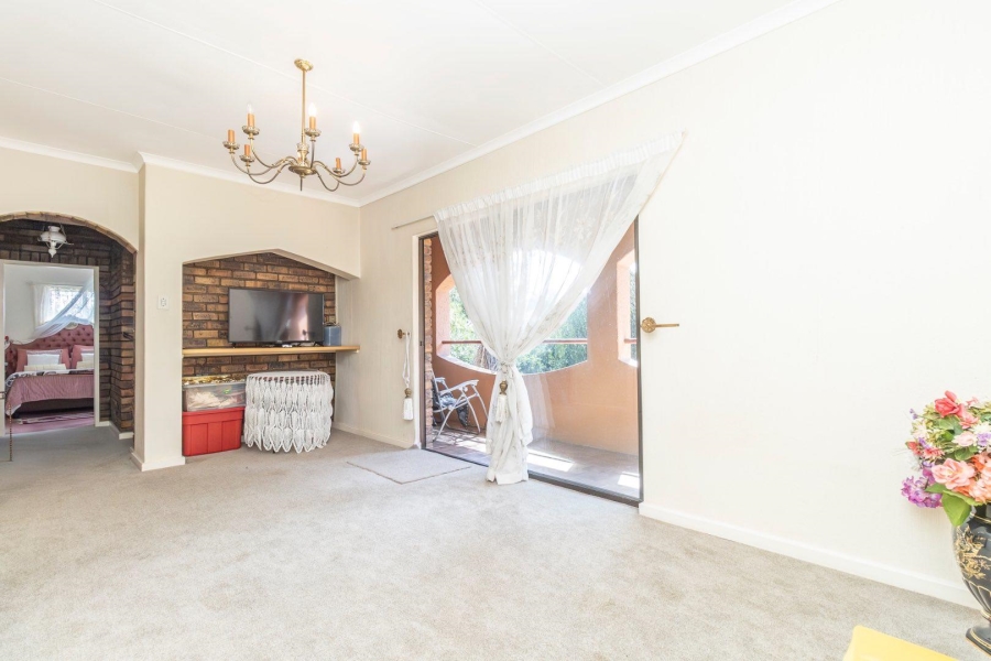 5 Bedroom Property for Sale in Radiokop Gauteng