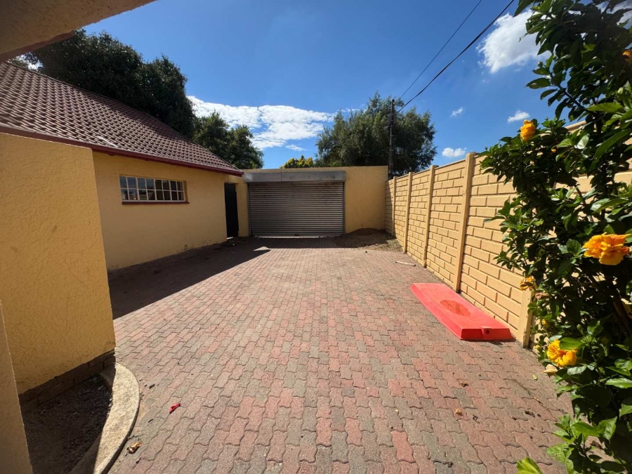5 Bedroom Property for Sale in Brackendowns Gauteng
