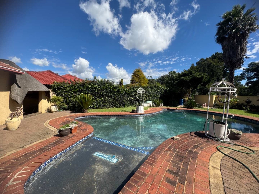 5 Bedroom Property for Sale in Brackendowns Gauteng
