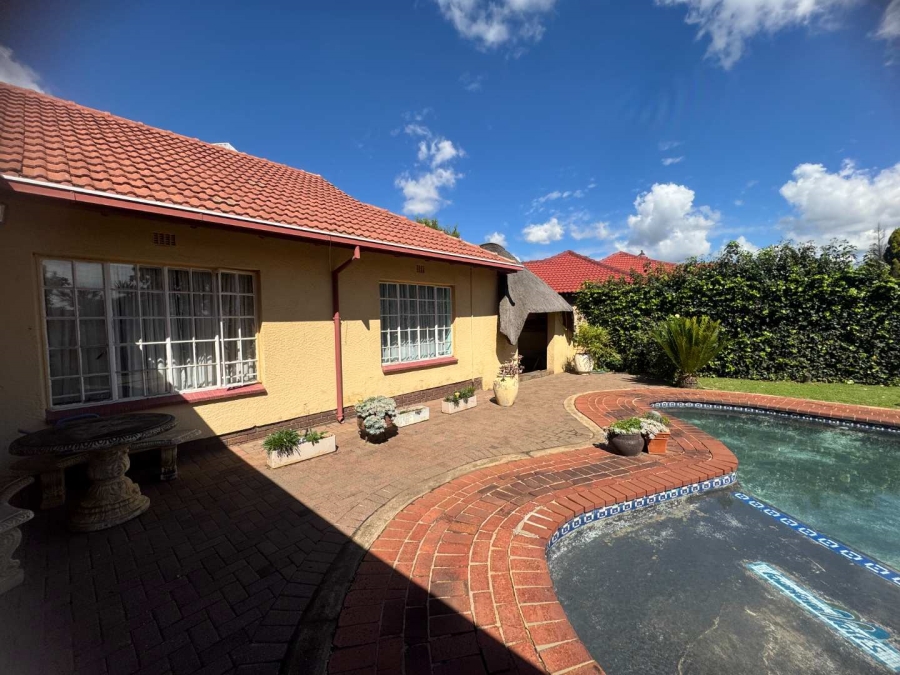 5 Bedroom Property for Sale in Brackendowns Gauteng