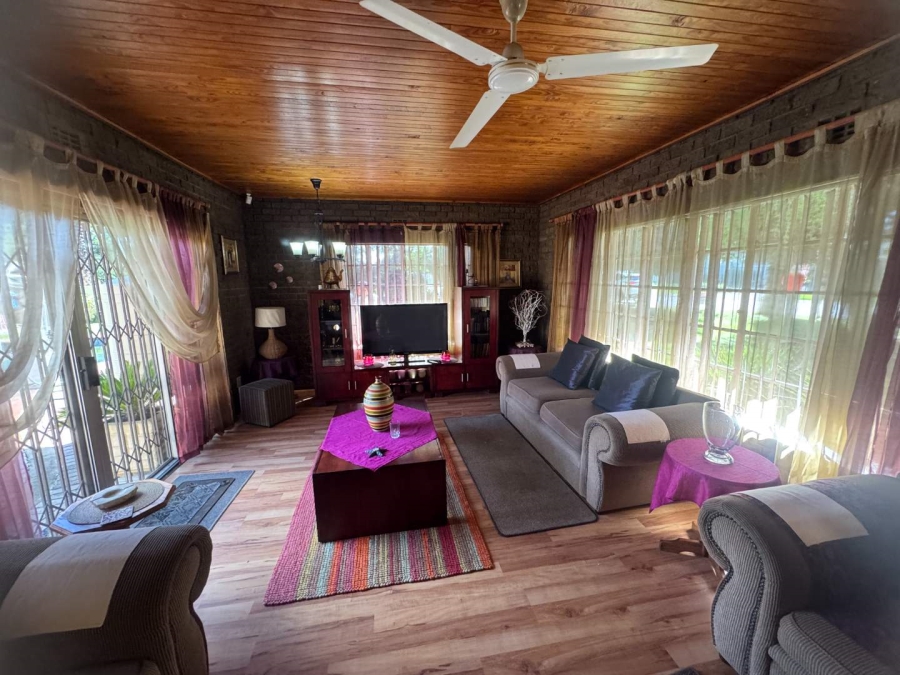 5 Bedroom Property for Sale in Brackendowns Gauteng