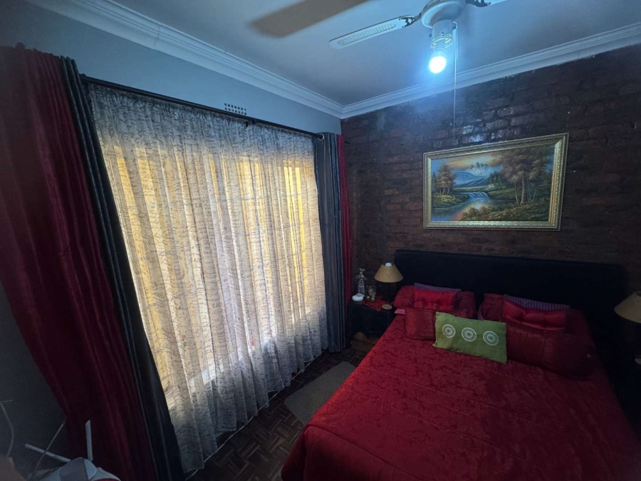 5 Bedroom Property for Sale in Brackendowns Gauteng