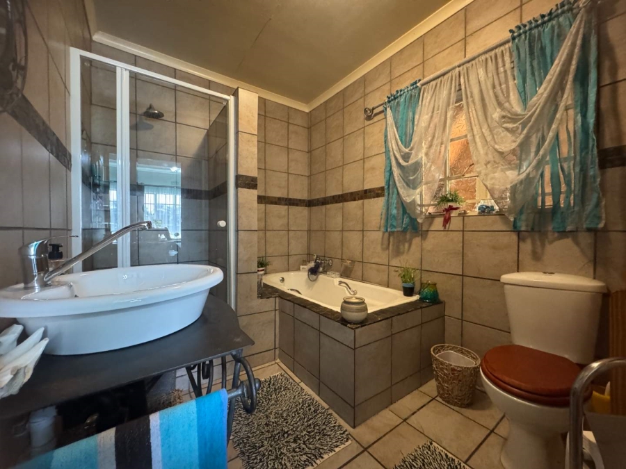 5 Bedroom Property for Sale in Brackendowns Gauteng