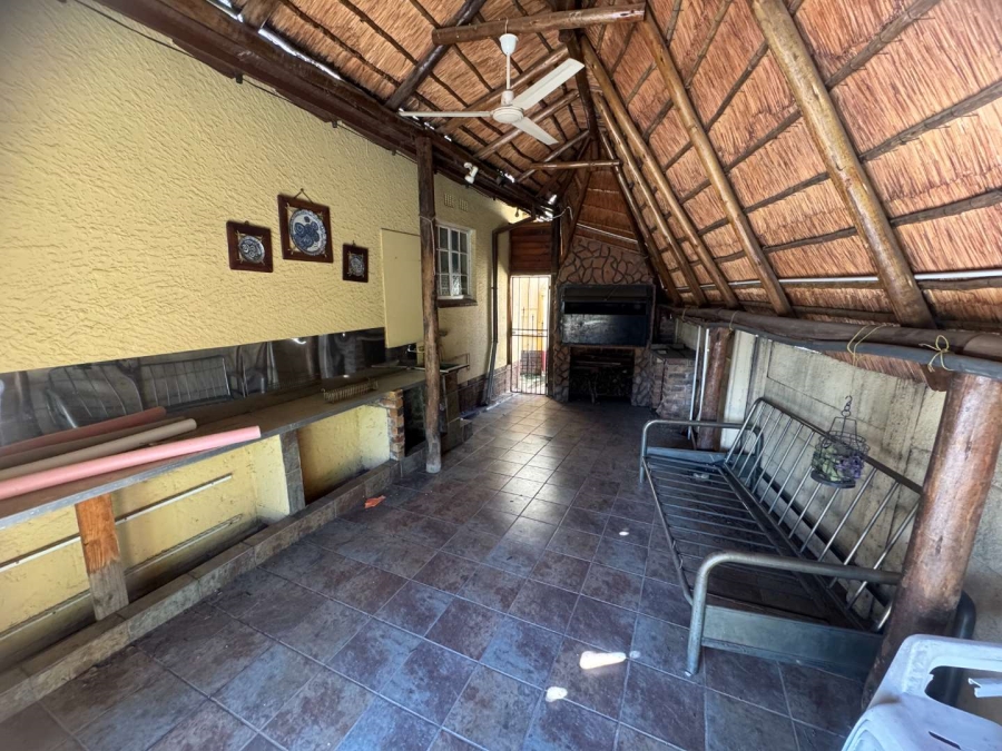 5 Bedroom Property for Sale in Brackendowns Gauteng