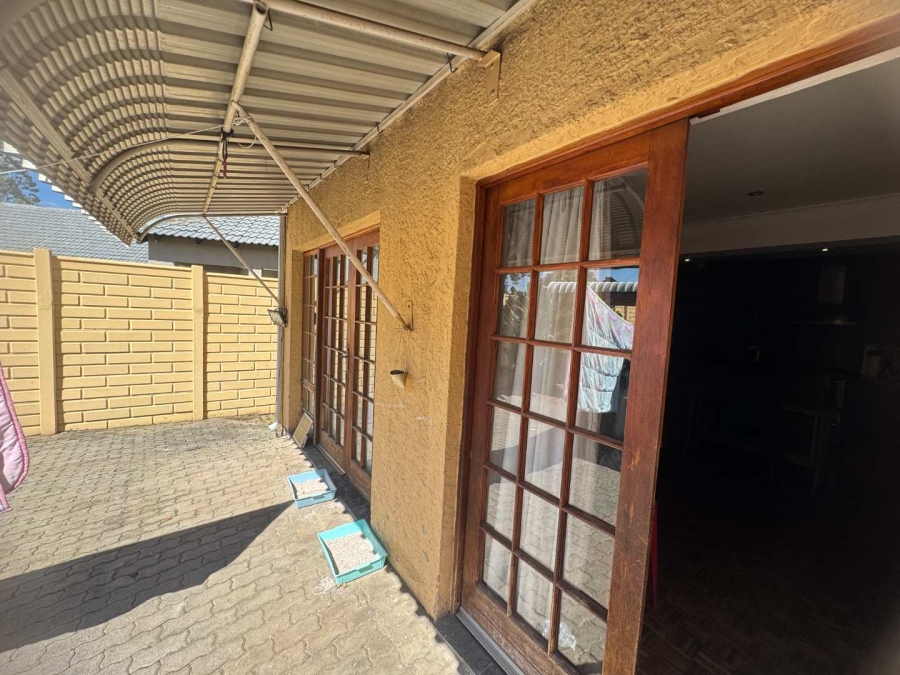 5 Bedroom Property for Sale in Brackendowns Gauteng