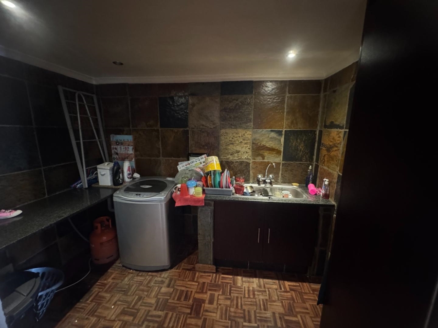 5 Bedroom Property for Sale in Brackendowns Gauteng