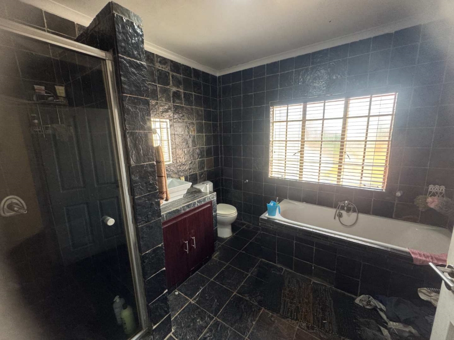 5 Bedroom Property for Sale in Brackendowns Gauteng
