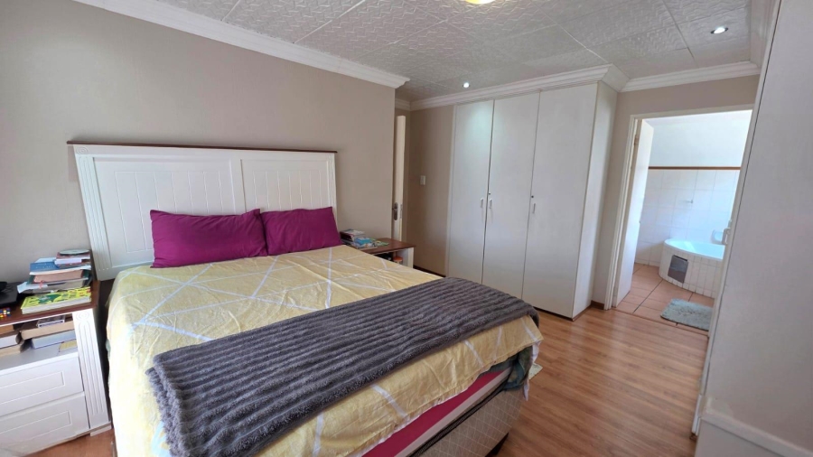 3 Bedroom Property for Sale in Faerie Glen Gauteng