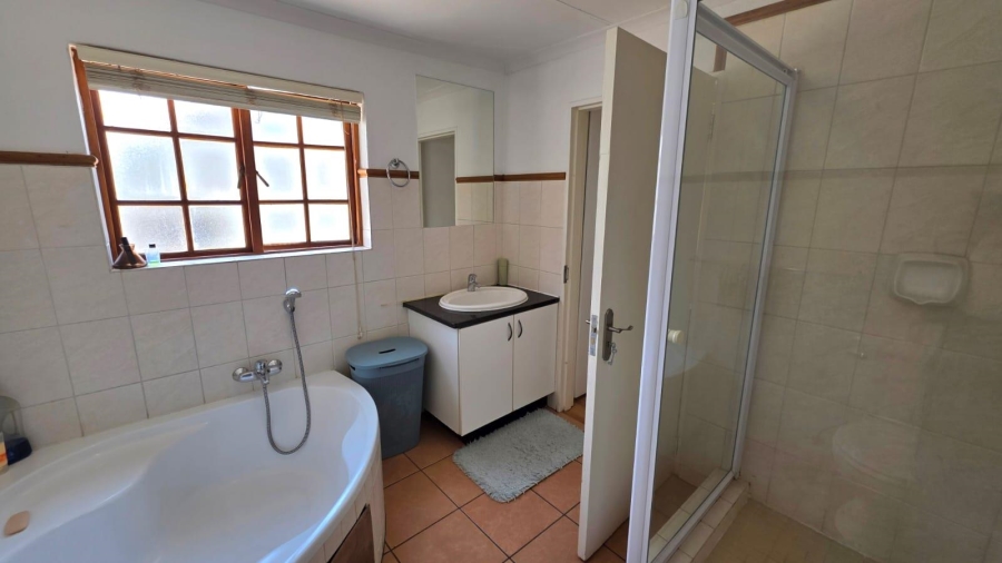 3 Bedroom Property for Sale in Faerie Glen Gauteng