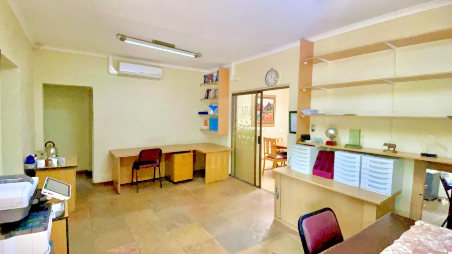 5 Bedroom Property for Sale in Lukasrand Gauteng