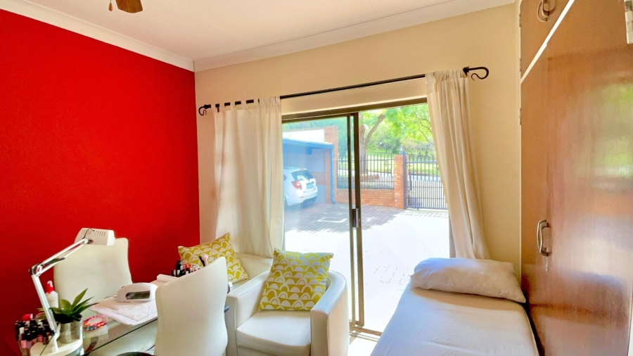 5 Bedroom Property for Sale in Lukasrand Gauteng