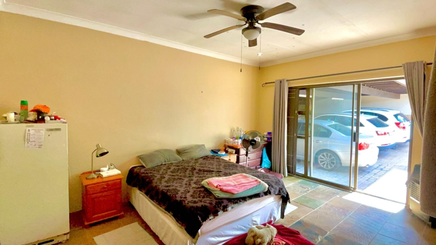 5 Bedroom Property for Sale in Lukasrand Gauteng