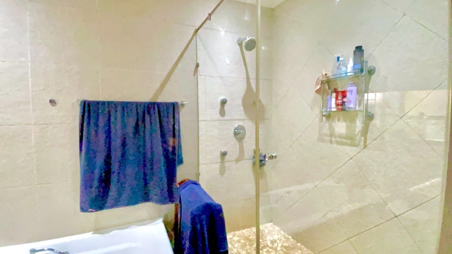5 Bedroom Property for Sale in Lukasrand Gauteng