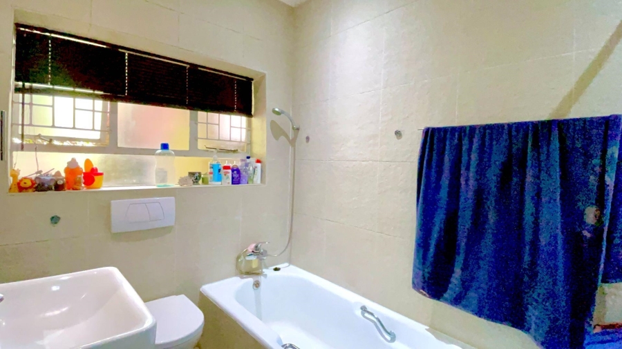 5 Bedroom Property for Sale in Lukasrand Gauteng