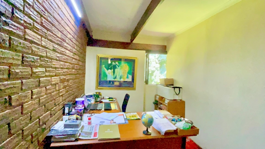 5 Bedroom Property for Sale in Lukasrand Gauteng