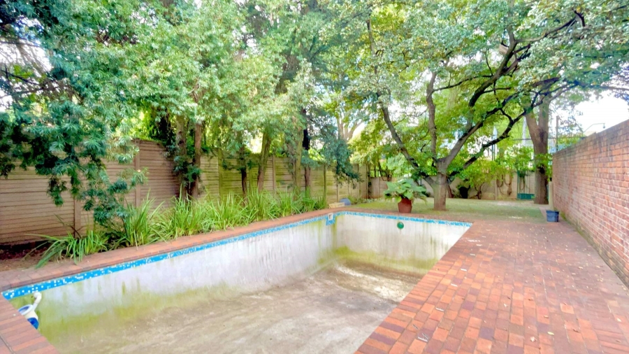 5 Bedroom Property for Sale in Lukasrand Gauteng
