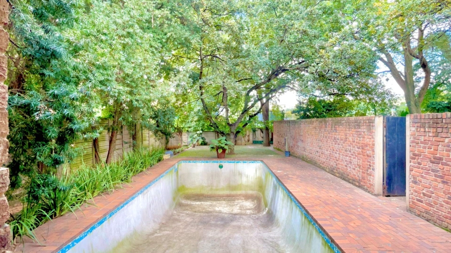 5 Bedroom Property for Sale in Lukasrand Gauteng